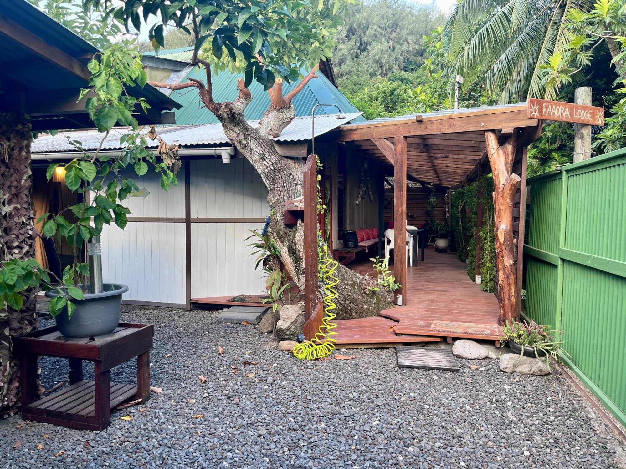 Faaora Lodge, Little Paradise Haapiti Exterior foto