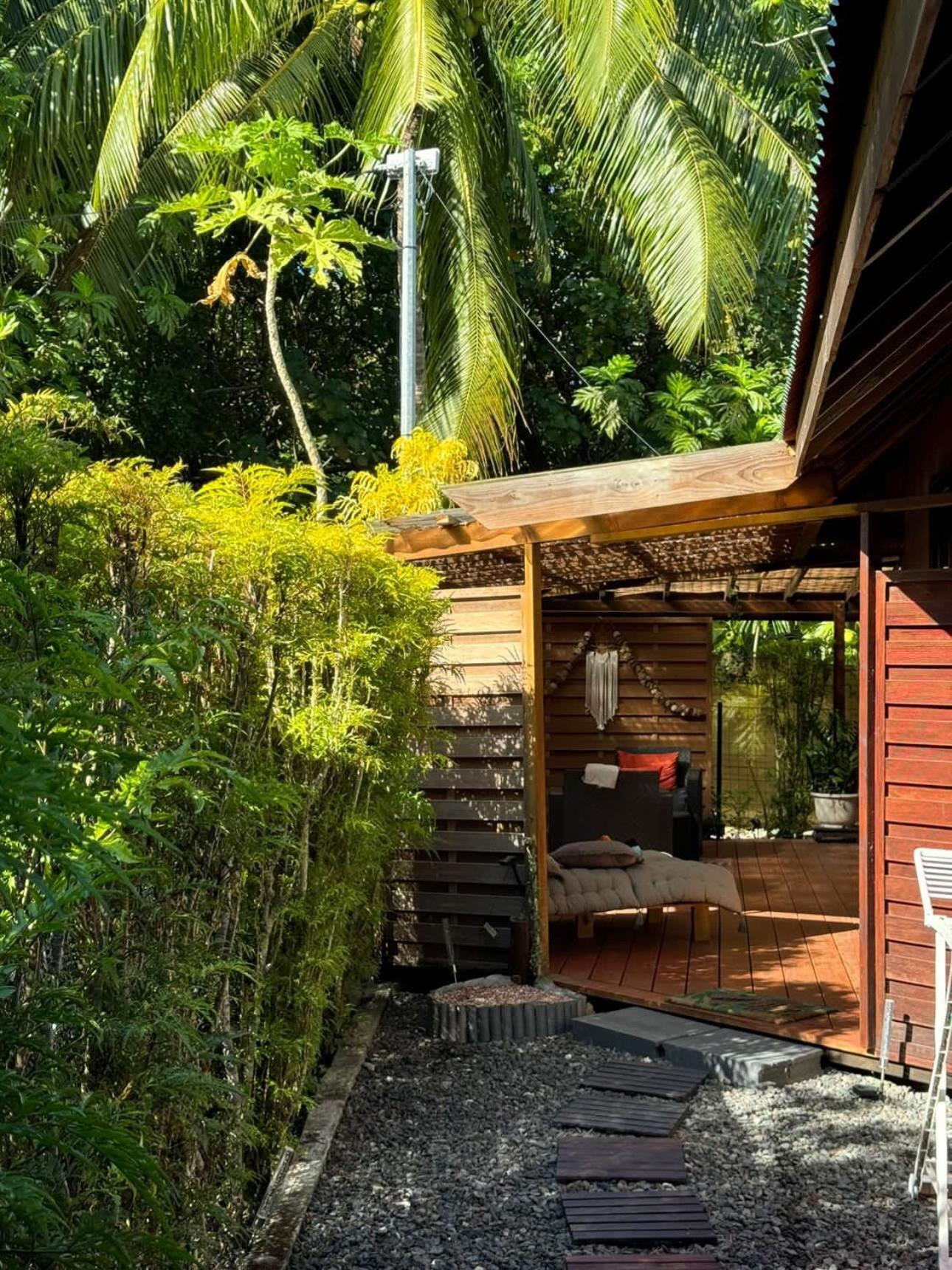 Faaora Lodge, Little Paradise Haapiti Exterior foto