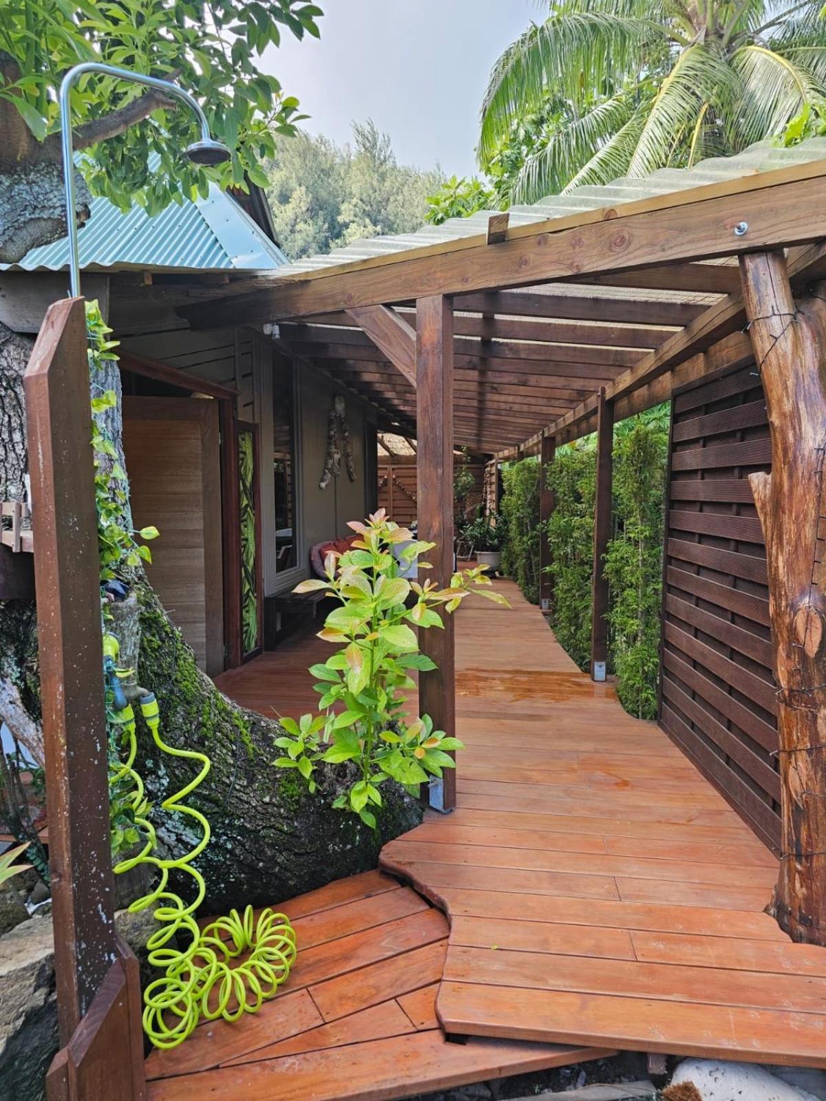 Faaora Lodge, Little Paradise Haapiti Exterior foto