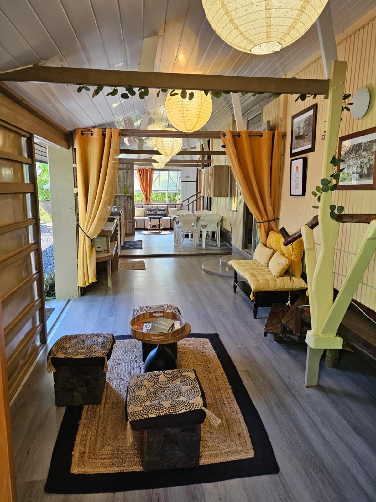 Faaora Lodge, Little Paradise Haapiti Exterior foto